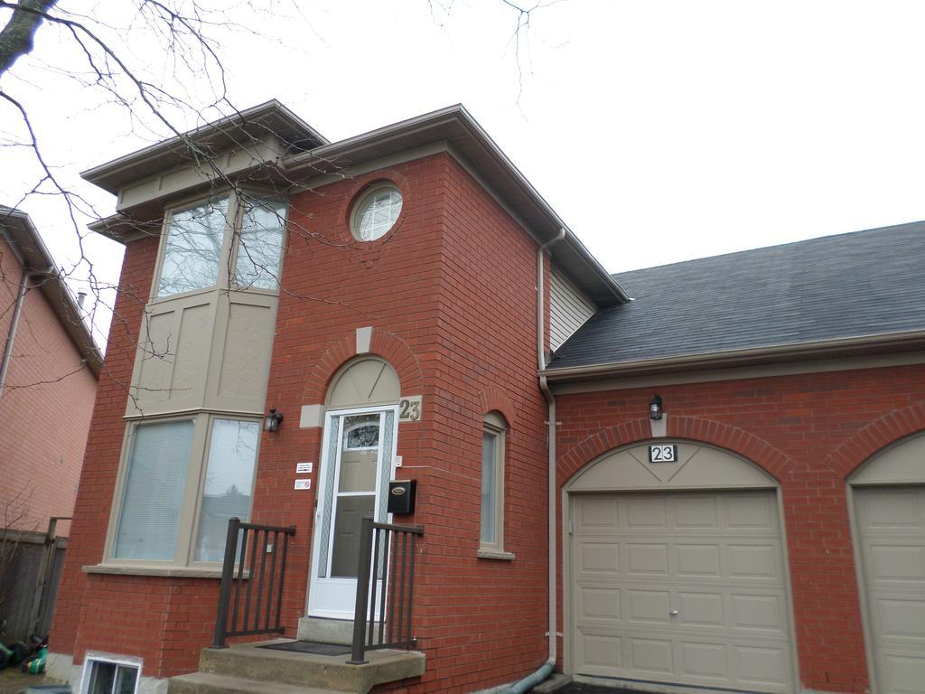 Newton Villa Emerald House Brampton Extérieur photo