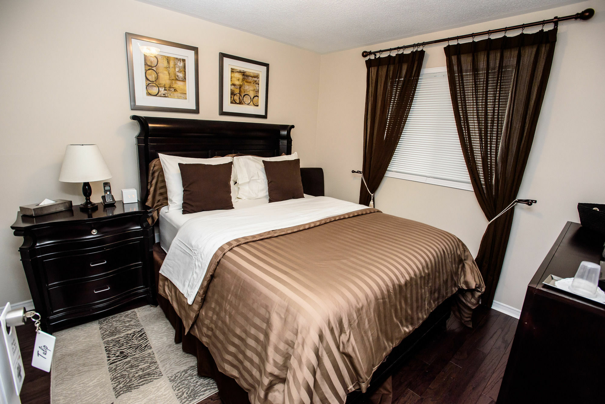 Newton Villa Emerald House Brampton Extérieur photo